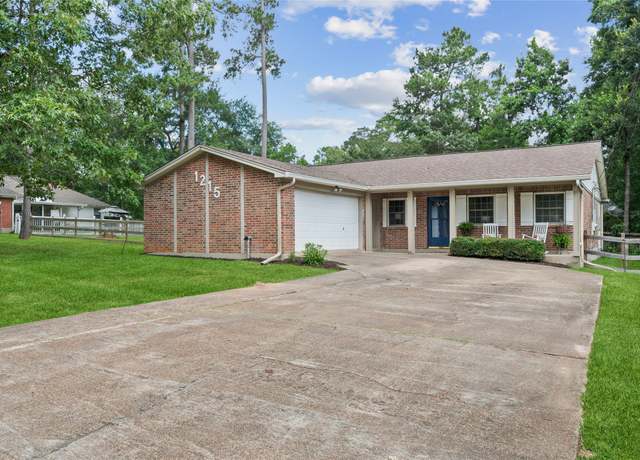 Property at 1215 Tejas Blvd, Conroe, TX 77316, 3 beds, 2 baths