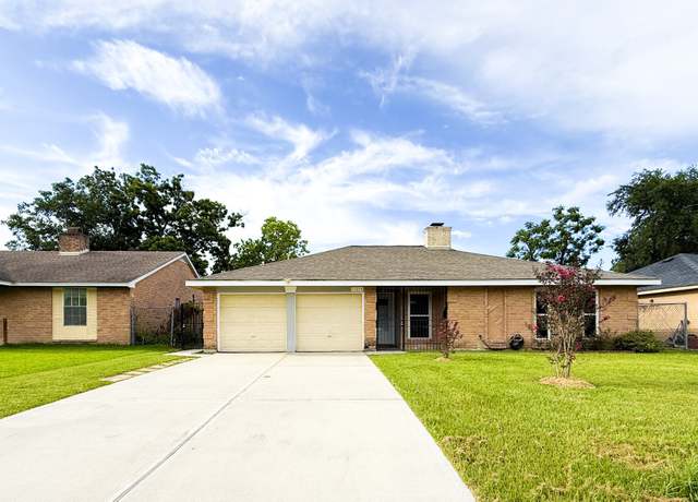 Property at 11214 Riderwood Dr, Houston, TX 77099, 3 beds, 2 baths
