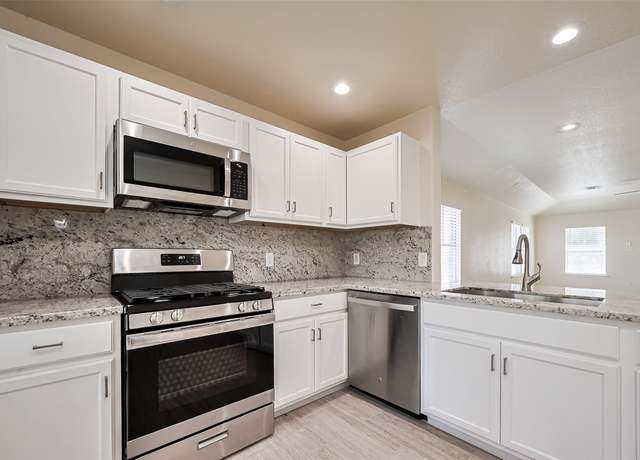 Property at 9622 Sugarblossom Ln, Sugar Land, TX 77498, 4 beds, 2 baths