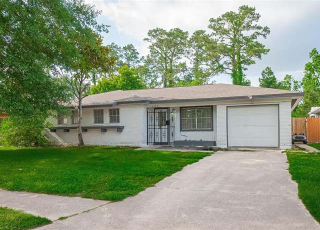 Property at 6134 Guadalupe St, Houston, TX 77016, 3 beds, 1.5 baths