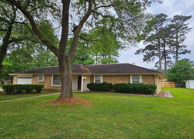 Property at 101 Mockingbird St, Silsbee, TX 77656, 3 beds, 2 baths