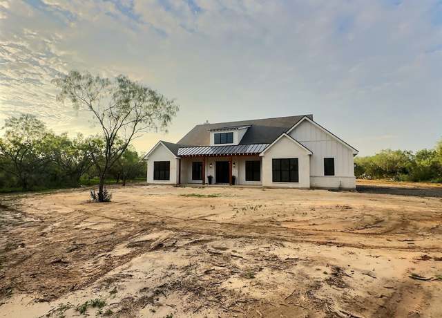 Property at 1186 Old Pearsall Rd, Jourdanton, TX 78026, 3 beds, 2.5 baths