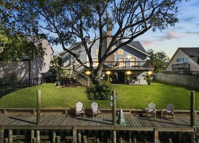 Property at 69 Harbor Ln, Kemah, TX 77565, 3 beds, 2.5 baths
