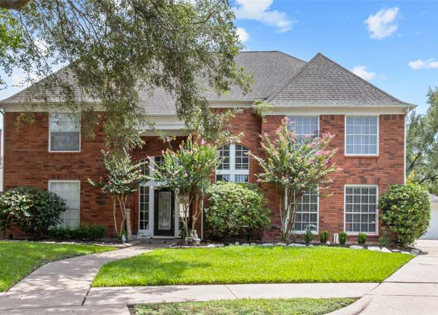 Property at 2109 Bay Hill Dr, League City, TX 77573, 4 beds, 3.5 baths