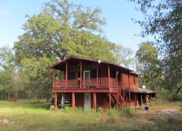Property at 12 Tomahawk Circle Cir, Huntsville, TX 77320, 2 beds, 1 bath