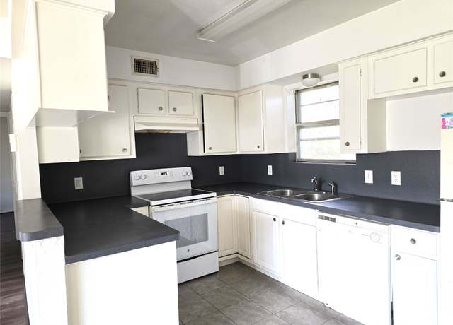 Property at 94 S Shirley Ln, Willis, TX 77378, 2 beds, 1 bath