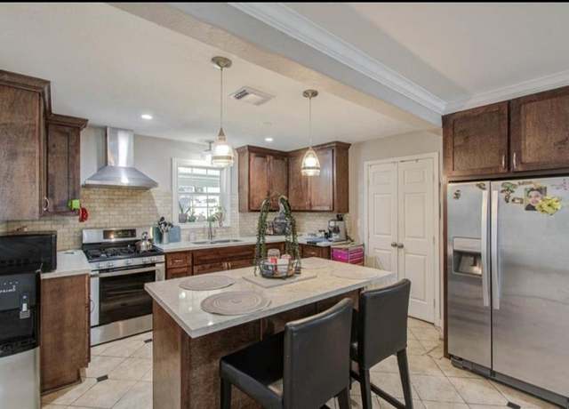 Property at 5423 N Shady Creek Dr, Houston, TX 77017, 3 beds, 2 baths