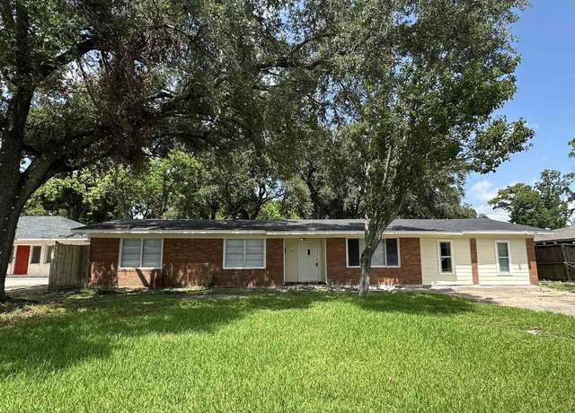 Property at 1604 Oaks Dr, Pasadena, TX 77502, 5 beds, 2.5 baths