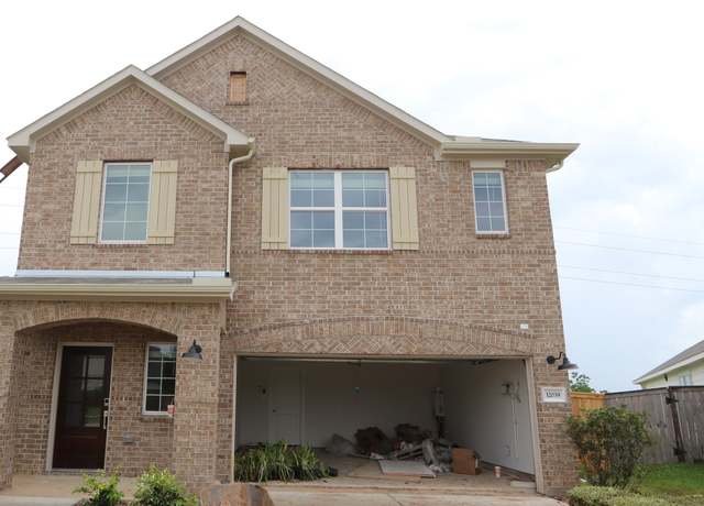 Property at 32039 Splendor Dr, Fulshear, TX 77441, 4 beds, 2.5 baths