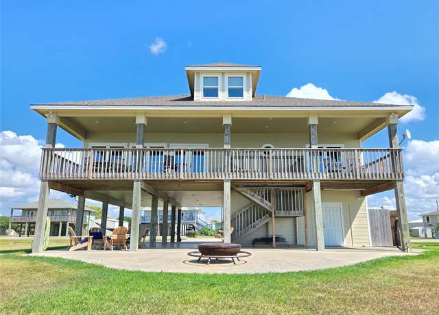 Property at 1588 W Bayshore Dr, Palacios, TX 77465, 4 beds, 3 baths