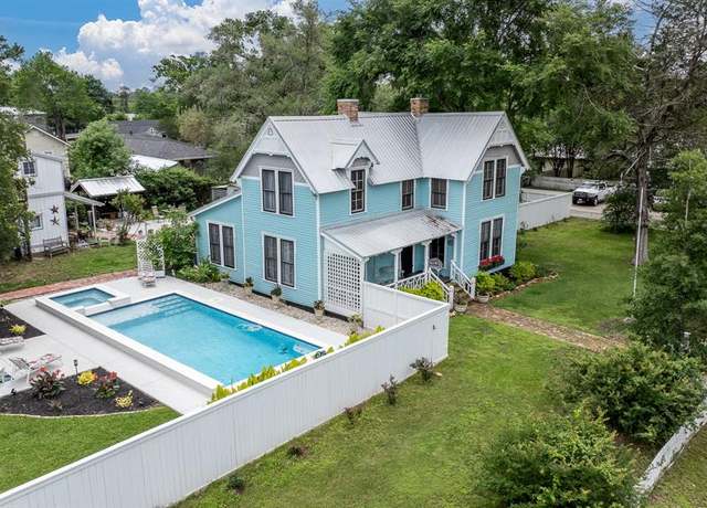 Property at 111 S Masonic St, Bellville, TX 77418, 3 beds, 2 baths