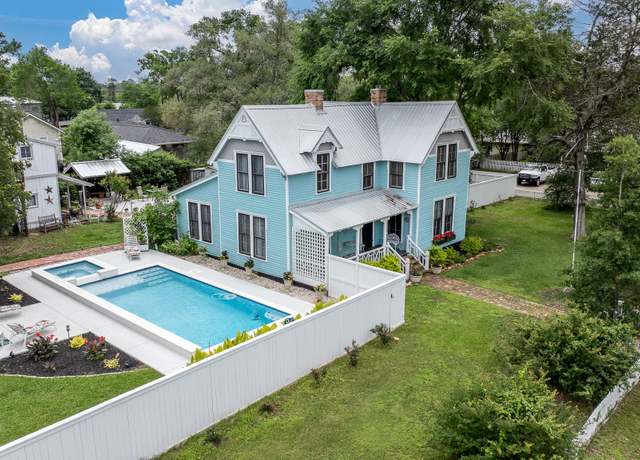 Property at 111 S Masonic St, Bellville, TX 77418, 3 beds, 2 baths