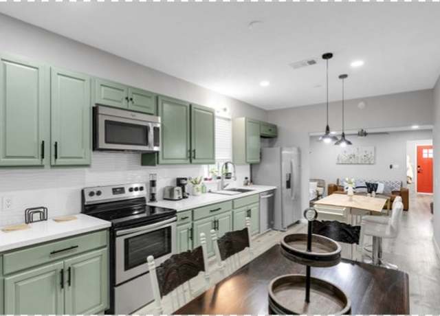 Property at 401 N Austin St, Brenham, TX 77833, 4 beds, 2.5 baths
