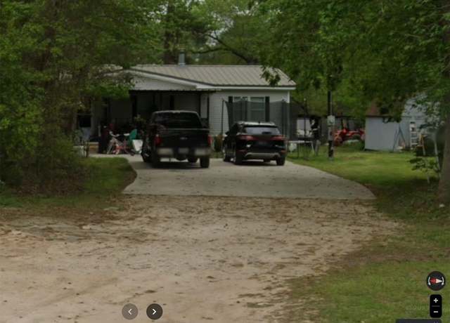 Property at 19059 Main St, Conroe, TX 77385, 3 beds, 2 baths