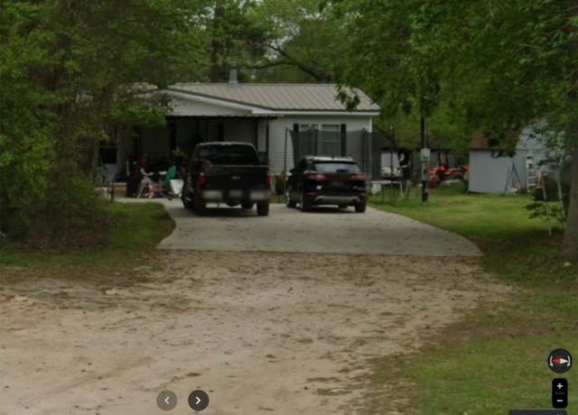 Property at 19059 Main St, Conroe, TX 77385, 3 beds, 2 baths