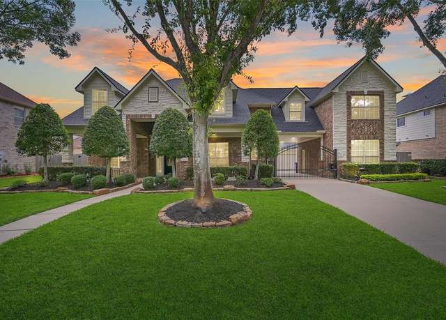 Property at 3342 Duke Ln, Friendswood, TX 77546, 4 beds, 4.5 baths