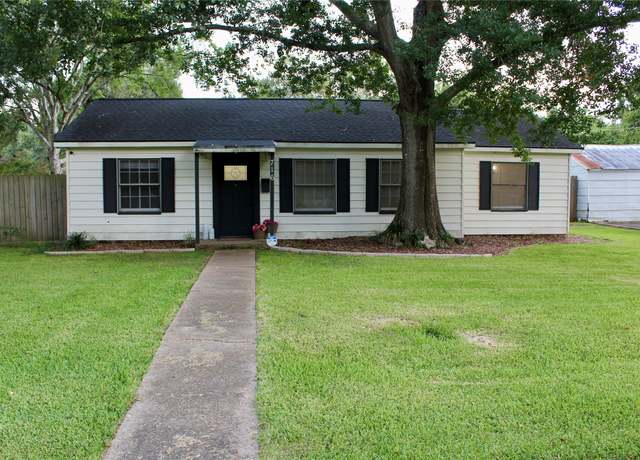 Property at 716 E Miller St, Angleton, TX 77515, 3 beds, 1 bath