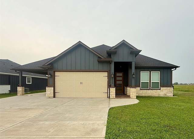 Property at 535 Longhorn Trl, Angleton, TX 77515, 4 beds, 3 baths