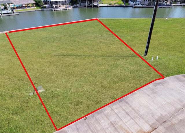 Property at 502 Neptune Cir, Tiki Island, TX 77554
