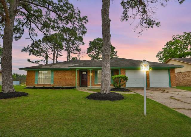 Property at 4517 Coachman Dr, Baytown, TX 77521, 3 beds, 2 baths