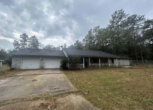 Property at 200 Hawthorne Dr, Kountze, TX 77625, 4 beds, 2 baths