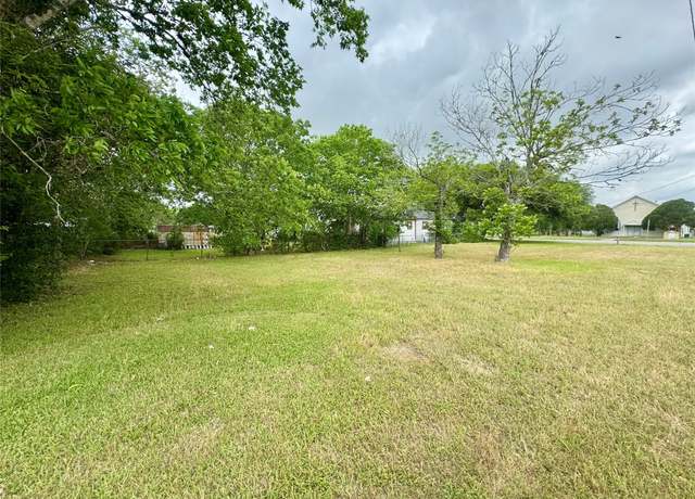 Property at 00 Huck St, Yoakum, TX 77995