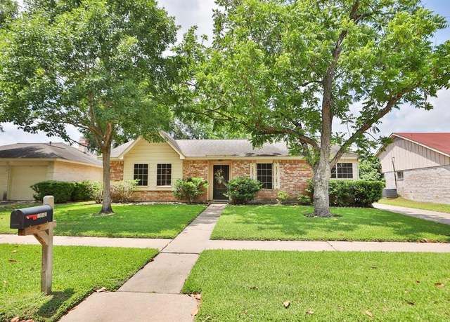 Property at 10410 Huntington Wood Dr, Houston, TX 77099, 3 beds, 2 baths