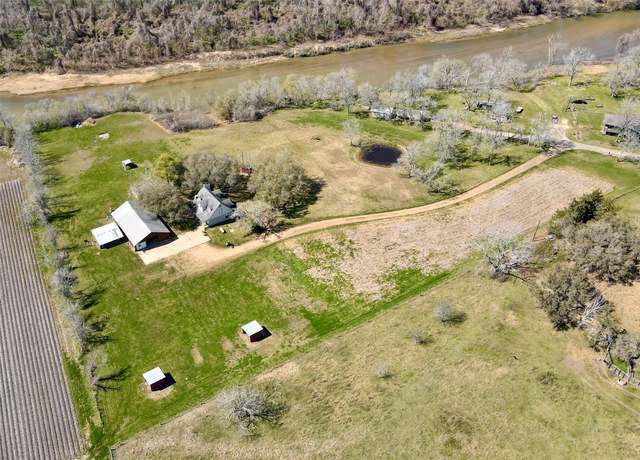 Property at 1783 River Valley Dr, Wharton, TX 77488, 3 beds, 2 baths