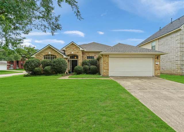 Property at 16810 Village View Trl, Sugar Land, TX 77498, 3 beds, 2.5 baths