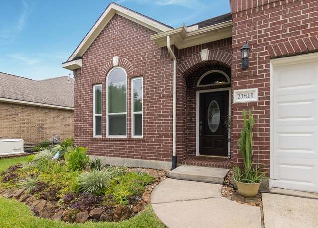 Property at 21811 Grand Lancelot Dr, Kingwood, TX 77339, 3 beds, 2.5 baths