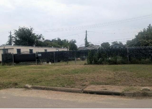 Property at 702 E Belmont St, Pasadena, TX 77506