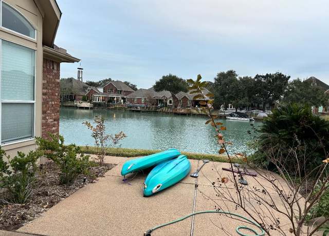 Property at 402 Bay Bridge Dr, Sugar Land, TX 77478, 3 beds, 2 baths