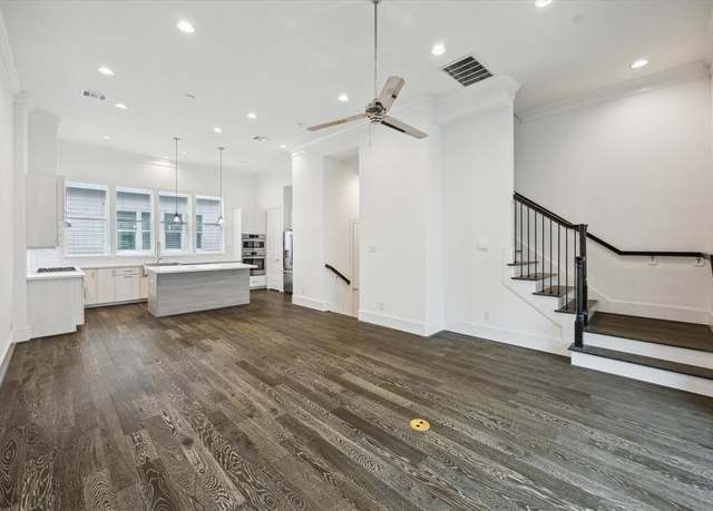 Property at 3405 Timbergrove Heights St, Houston, TX 77008, 3 beds, 3.5 baths