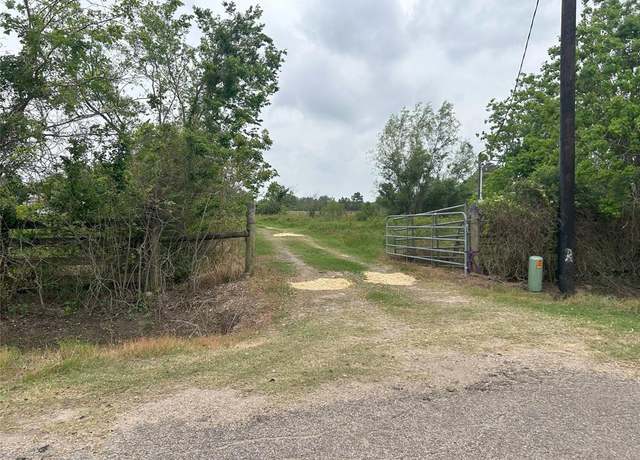 Property at 27 County Road 533, Angleton, TX 77515, 2 beds, 2 baths