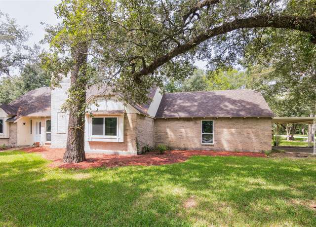 Property at 3820 Evergreen Dr, Dickinson, TX 77539, 3 beds, 2 baths