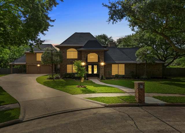 Property at 1003 Middlecreek St, Friendswood, TX 77546, 4 beds, 4.5 baths
