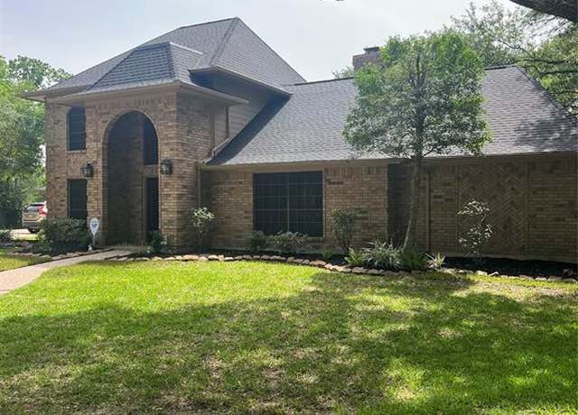 Property at 1003 Middlecreek St, Friendswood, TX 77546, 4 beds, 4.5 baths