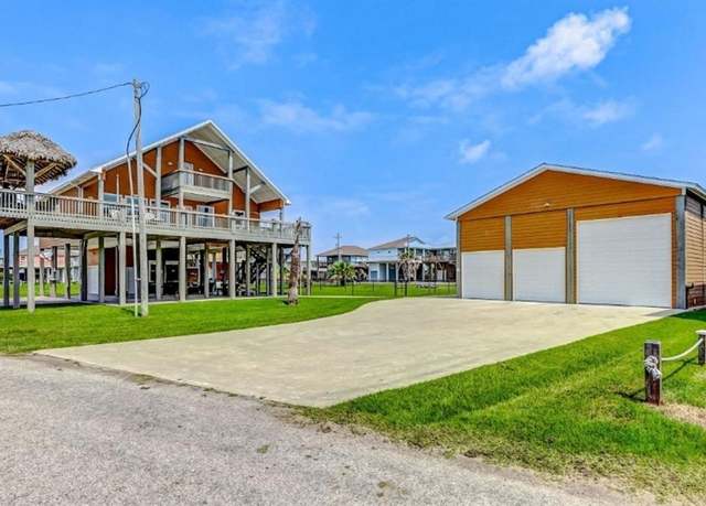 Property at 950 Seadrift Dr, Crystal Beach, TX 77650, 5 beds, 3.5 baths