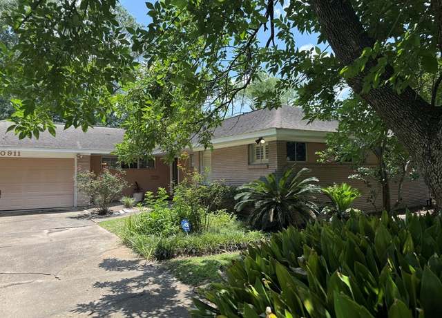 Property at 10911 Cedarhurst Dr, Houston, TX 77096, 3 beds, 2 baths