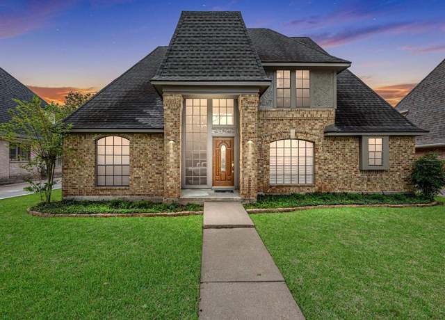 Property at 3022 Coachlight Ln, Sugar Land, TX 77479, 4 beds, 2.5 baths