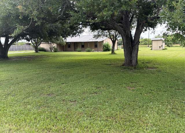 Property at 15 Sandra Ln, Victoria, TX 77905, 4 beds, 2 baths