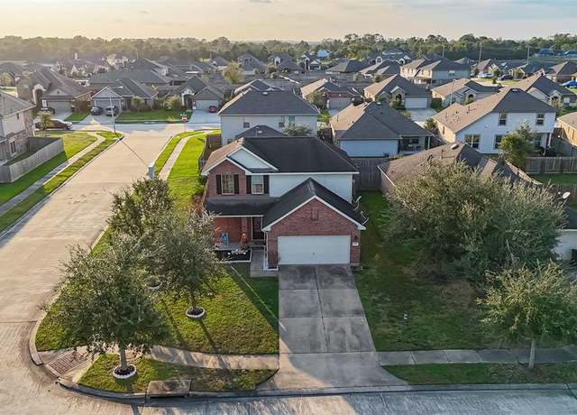 Property at 6718 Poplar Bend Ln, League City, TX 77539, 4 beds, 2.5 baths
