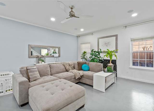 Property at 9850 Pagewood Ln #1302, Houston, TX 77042, 2 beds, 2.5 baths