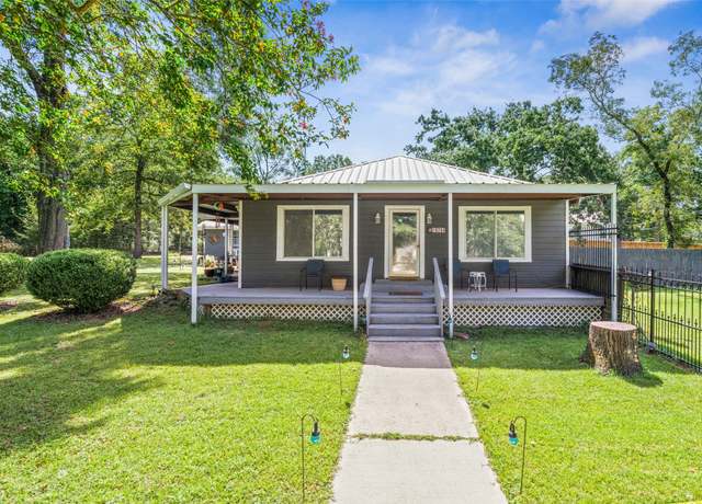 Property at 10764 Forest Creek Dr, Conroe, TX 77318, 3 beds, 2.5 baths