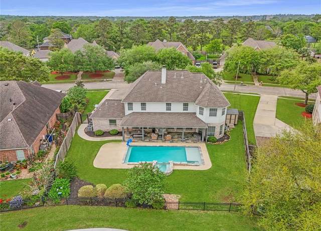 Property at 301 Falcon Lake Dr, Friendswood, TX 77546, 5 beds, 3.5 baths
