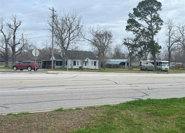 Property at 501 Burnett St, Brazoria, TX 77422, 3 beds, 1 bath