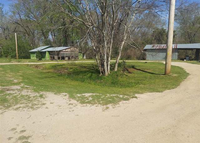Property at 1508 Lakeland Dr, Liberty, TX 77575, 4 beds, 2 baths
