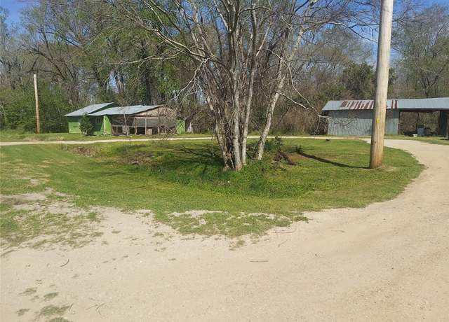 Property at 1508 Lakeland Dr, Liberty, TX 77575, 4 beds, 2 baths
