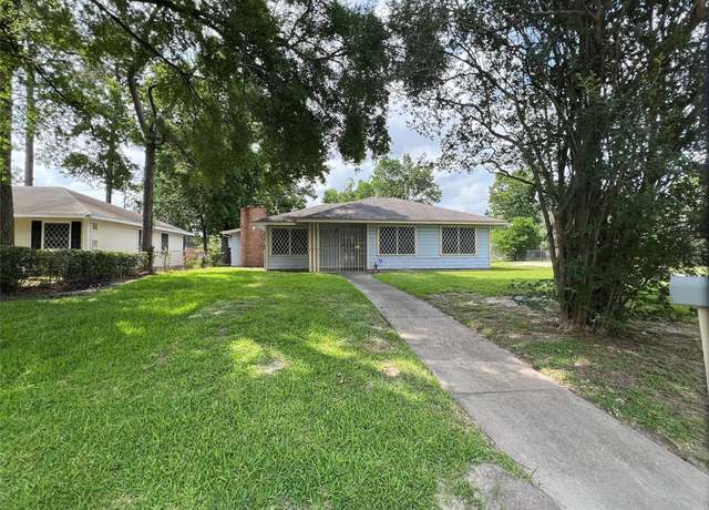 Property at 7261 Yoe St, Houston, TX 77016, 5 beds, 2 baths