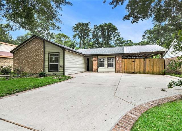 Property at 1310 N 7th St, Conroe, TX 77301, 2 beds, 1 bath